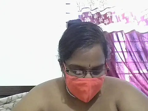 Snapshot of hootypriya chatting on February 13, 8:32 am hootypriya online show from February 13, 8:32 am