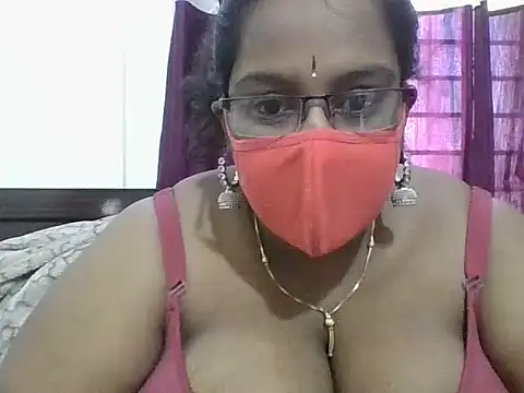 Snapshot of hootypriya chatting on February 18, 5:25 am hootypriya online show from February 18, 5:25 am