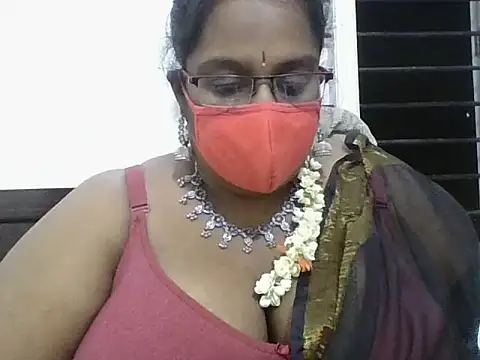 Snapshot of hootypriya chatting on February 18, 5:53 pm hootypriya online show from February 18, 5:53 pm