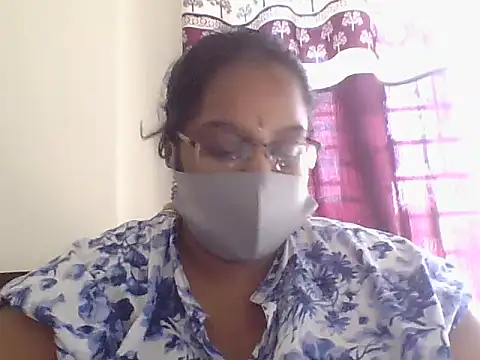 Snapshot of hootypriya chatting on February 19, 9:49 am hootypriya online show from February 19, 9:49 am