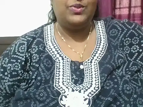 Snapshot of hootypriya chatting on February 23, 12:24 pm hootypriya online show from February 23, 12:24 pm