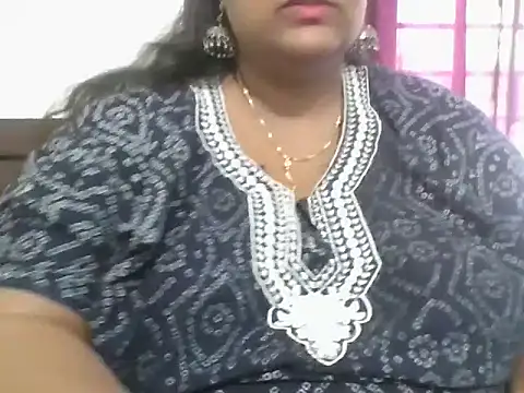 Snapshot of hootypriya chatting on February 25, 4:55 am hootypriya online show from February 25, 4:55 am