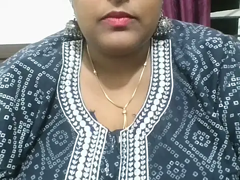 Snapshot of hootypriya chatting on February 25, 5:00 pm hootypriya online show from February 25, 5:00 pm