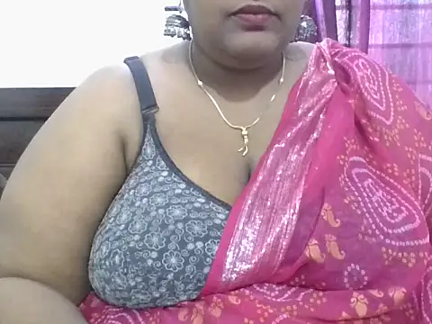 Snapshot of hootypriya chatting on February 26, 5:17 am hootypriya online show from February 26, 5:17 am