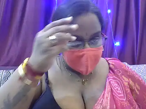 Snapshot of hootypriya chatting on March 4, 12:55 pm hootypriya online show from March 4, 12:55 pm