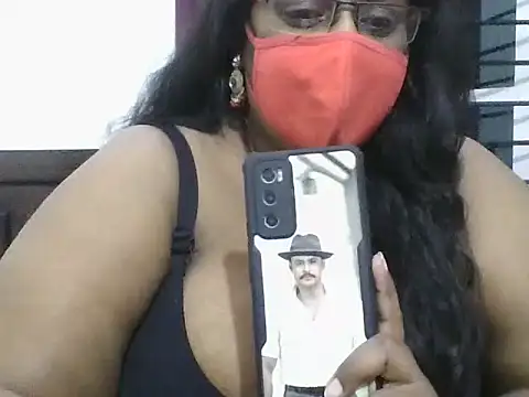Snapshot of hootypriya chatting on March 5, 5:42 pm hootypriya online show from March 5, 5:42 pm