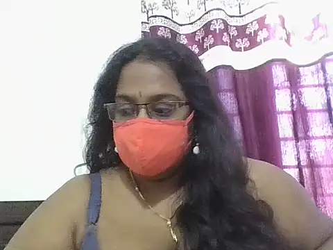 Snapshot of hootypriya chatting on March 7, 3:58 am hootypriya online show from March 7, 3:58 am