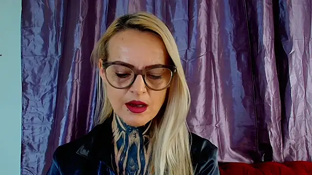 TattooTemptress online show from December 15, 5:01 am