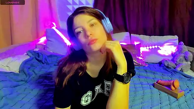 Eva purrr  online show from April 11, 2:05 am