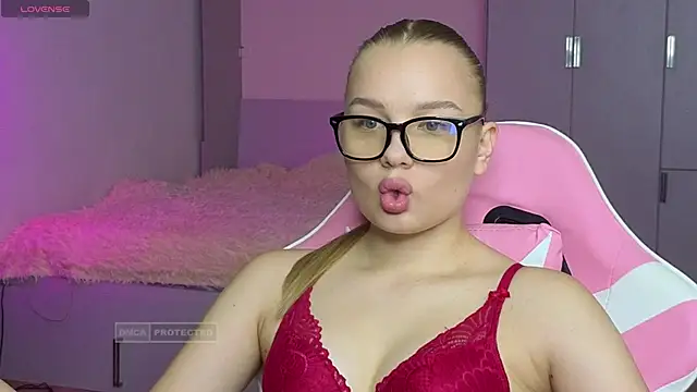 Snapshot of Lunar_Flare chatting on November 10, 2:27 pm Lunar Flare online show from November 10, 2:27 pm