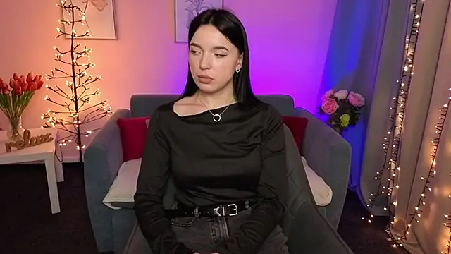 Snapshot of HeyNiki chatting on December 18, 4:02 pm HeyNiki online show from December 18, 4:02 pm