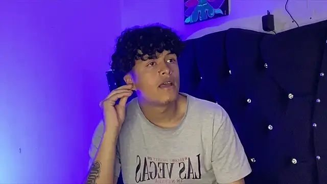 Snapshot of CyrusAndGrase chatting on January 10, 9:05 pm CyrusAndGrase online show from January 10, 9:05 pm