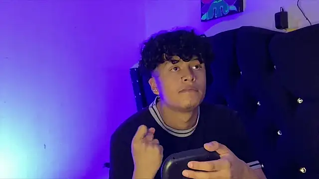 Snapshot of CyrusAndGrase chatting on January 13, 9:31 pm CyrusAndGrase online show from January 13, 9:31 pm