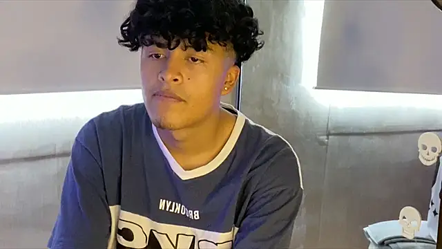 Snapshot of CyrusAndGrase chatting on January 14, 9:52 pm CyrusAndGrase online show from January 14, 9:52 pm