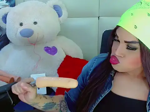 Snapshot of NharaBigCock chatting on November 5, 8:09 pm NharaBigCock online show from November 5, 8:09 pm