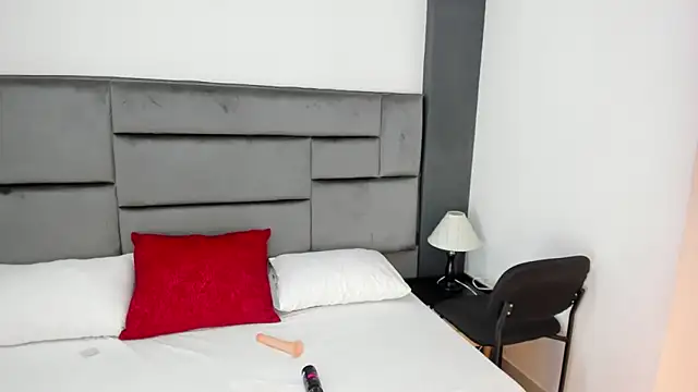 CatleyaSmith online show from December 21, 12:23 pm