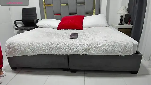 CatleyaSmith online show from January 15, 11:59 am