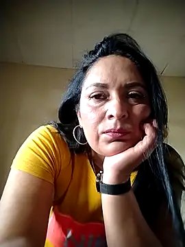 CatleyaSmith online show from April 6, 4:08 pm