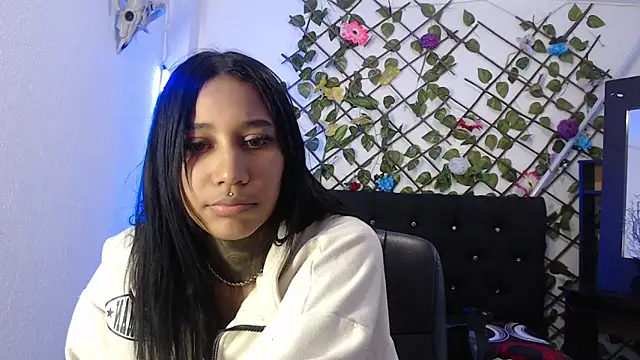 lyam ebony  online show from December 23, 1:25 am