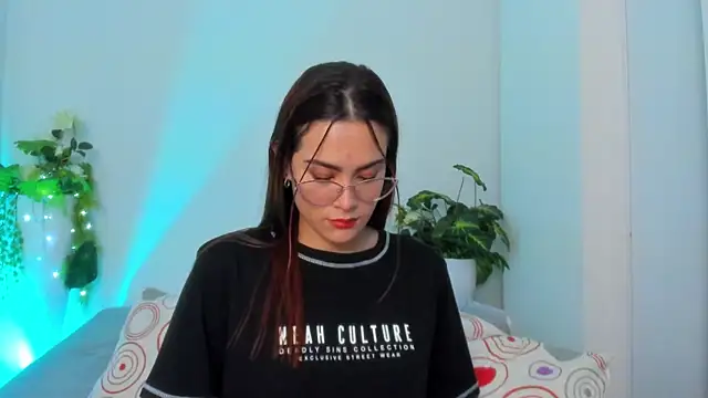 SaraAlvarezx online show from January 7, 4:04 am