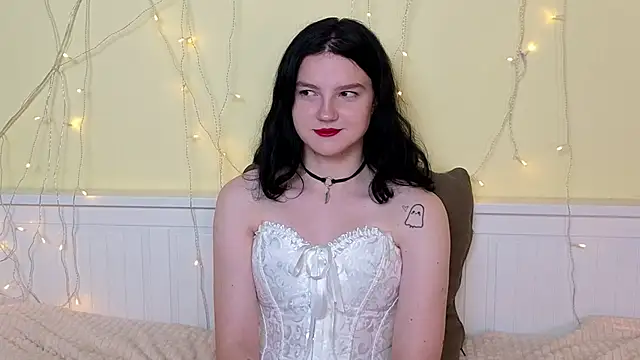 LatinaHuguenin online show from November 17, 9:04 am