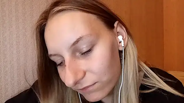 Snapshot of laytafltsmile chatting on November 4, 9:36 pm laytafltsmile online show from November 4, 9:36 pm