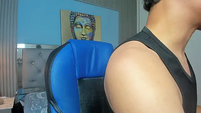 Snapshot of Liams18 chatting on November 26, 2:12 am Liams18 online show from November 26, 2:12 am