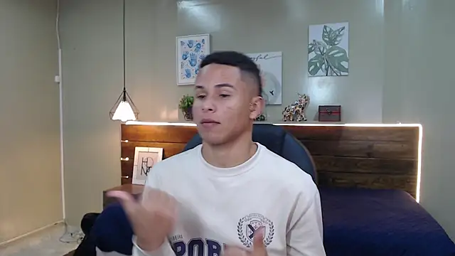 Snapshot of Liams18 chatting on November 30, 12:53 pm Liams18 online show from November 30, 12:53 pm