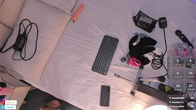 Heicy--01 online show from November 20, 8:08 pm