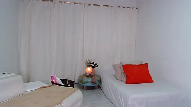 CoralReyes IH online show from November 19, 10:48 am