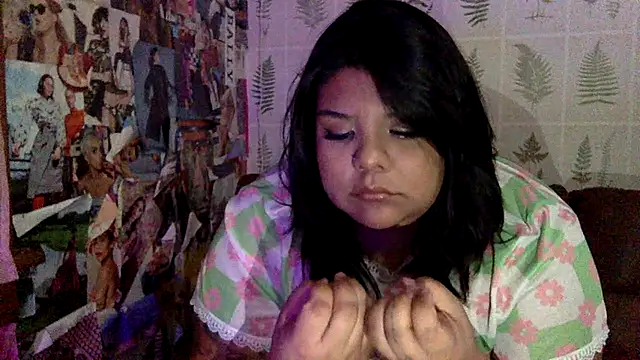 Snapshot of annoyedputa chatting on November 19, 4:56 am annoyedputa online show from November 19, 4:56 am