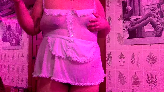 Snapshot of annoyedputa chatting on December 2, 4:07 am annoyedputa online show from December 2, 4:07 am