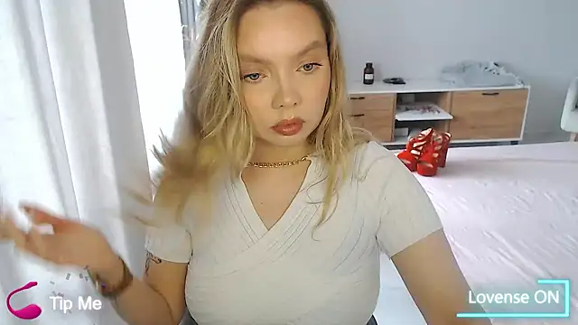 PolinaXXXXJones online show from April 30, 5:58 am