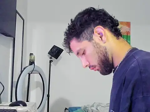 Snapshot of MoneySexMcm chatting on November 5, 2:33 am MoneySexMcm online show from November 5, 2:33 am