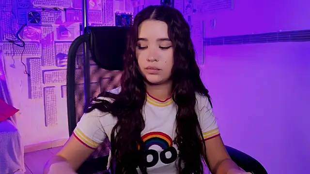 Snapshot of AnnaGarcias_ chatting on November 6, 1:01 pm AnnaGarcias online show from November 6, 1:01 pm