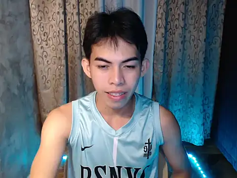 Urhotsilverboy online show from December 19, 2:13 pm