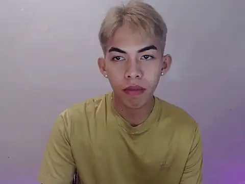 Urhotsilverboy online show from May 10, 4:23 pm