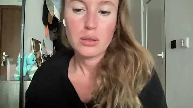 Snapshot of Ameli8 chatting on November 5, 1:00 pm Ameli8 online show from November 5, 1:00 pm