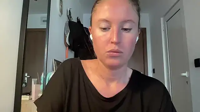 Snapshot of Ameli8 chatting on November 22, 2:05 pm Ameli8 online show from November 22, 2:05 pm