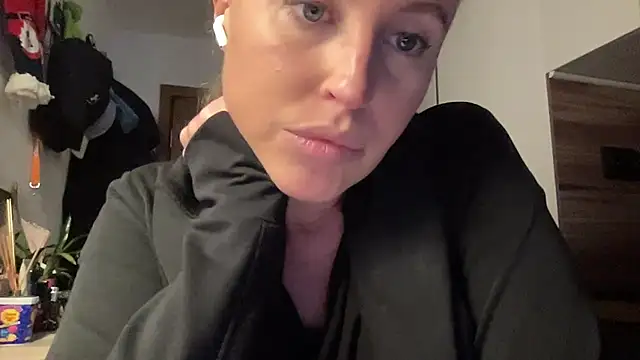 Snapshot of Ameli8 chatting on December 14, 3:28 pm Ameli8 online show from December 14, 3:28 pm