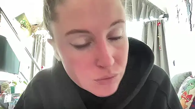 Snapshot of Ameli8 chatting on January 15, 1:37 pm Ameli8 online show from January 15, 1:37 pm