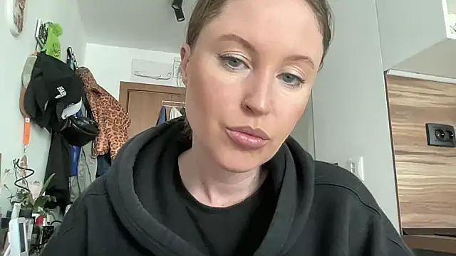 Snapshot of Ameli8 chatting on February 26, 9:08 am Ameli8 online show from February 26, 9:08 am