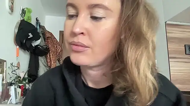 Snapshot of Ameli8 chatting on February 27, 9:20 am Ameli8 online show from February 27, 9:20 am