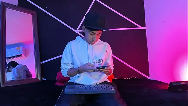 Austin Santos  online show from November 8, 12:27 pm