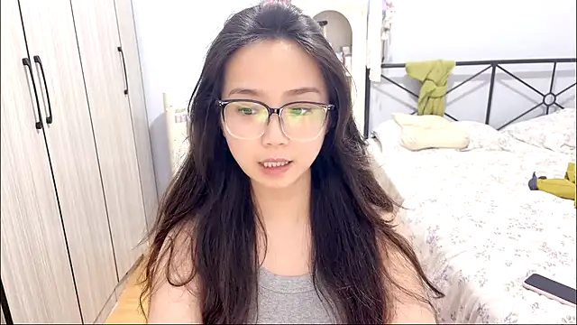 Hmm 0303 online show from April 8, 5:46 pm