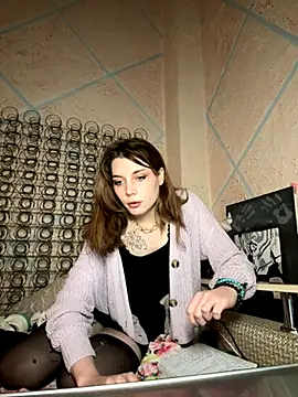 MiaDinA online show from November 11, 1:00 pm