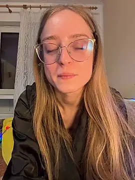 Snapshot of EveLunny chatting on January 6, 1:31 am EveLunny online show from January 6, 1:31 am