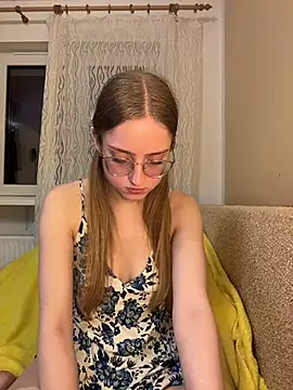 Snapshot of EveLunny chatting on January 7, 3:09 am EveLunny online show from January 7, 3:09 am