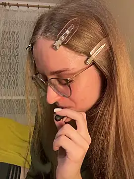 Snapshot of EveLunny chatting on January 13, 1:00 am EveLunny online show from January 13, 1:00 am