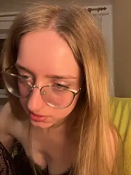 Snapshot of EveLunny chatting on January 14, 1:22 am EveLunny online show from January 14, 1:22 am